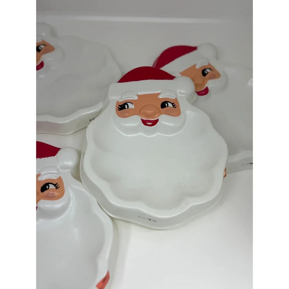 VTG Artherm Ind Santa Claus Plates White Red Plastic Christmas Trays Set of 4‎
